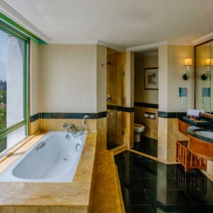 The-Pacific-Sutera-Family-Room—Bathroom-copy